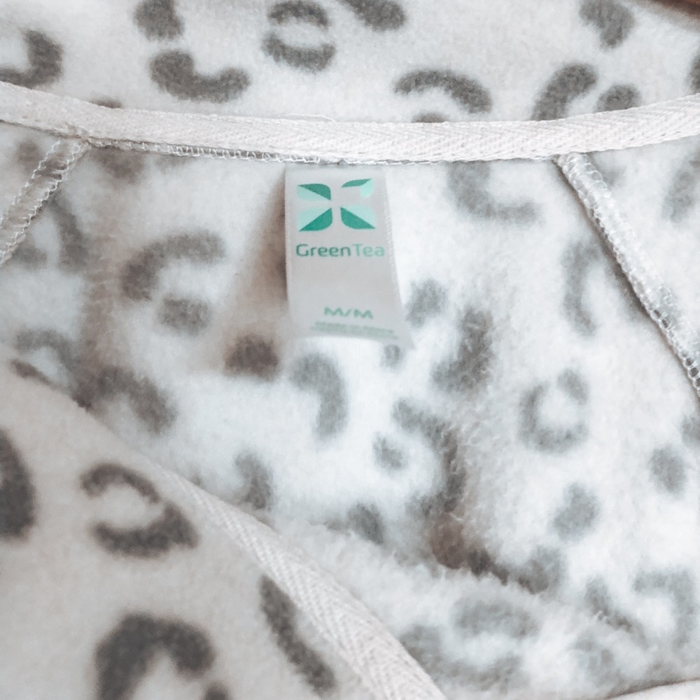 Leopard Print Pullover - Picture 3 of 3